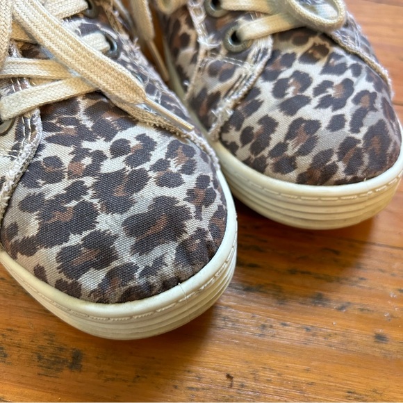 Cute Leopard Blowfish Tie Shoes 7.5 - Picture 2 of 9